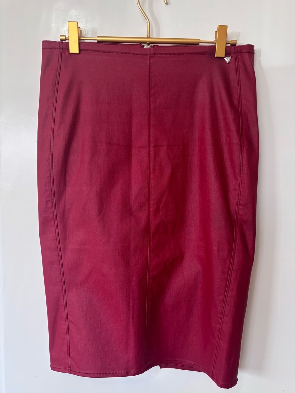 Guess| Burgundy Red Faux Leather Back Gold Zipper Above Knee Pencil Skirt Sz M